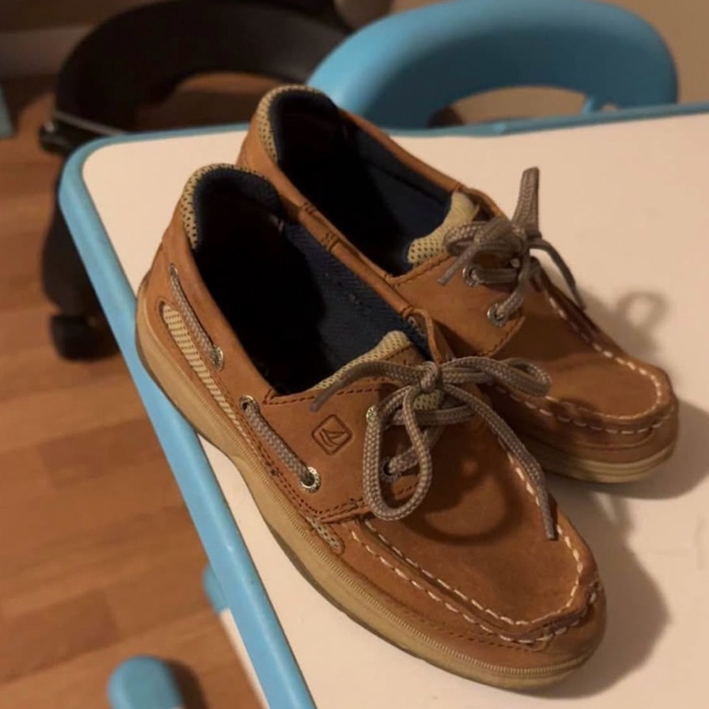 Sperry Tan Boat Shoes with Laces